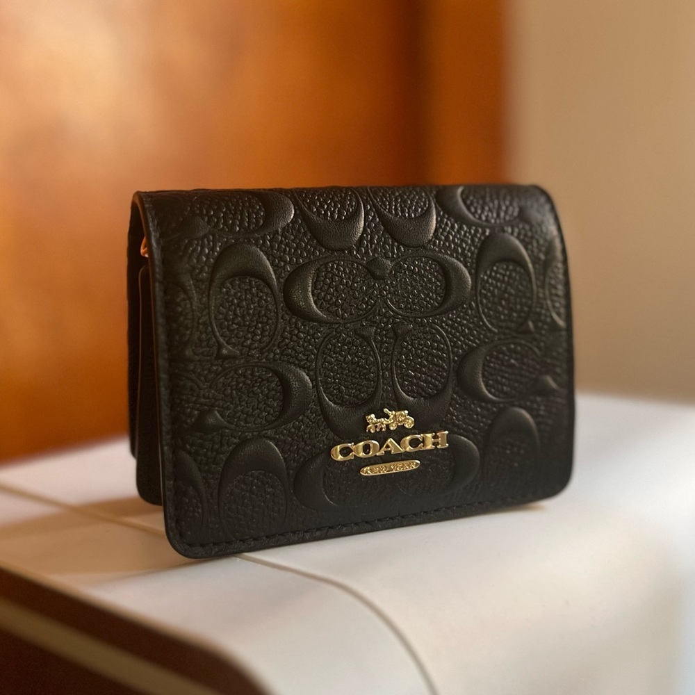 Like New Coach Mini Wallet On A Chain In Signature Leather